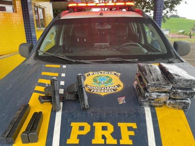 Polícia Rodoviária Federal apreende drogas e armas durante abordagem a veículo em Maravilha