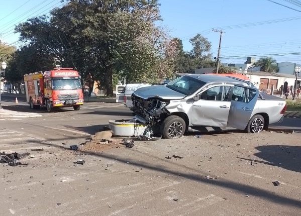 Colisão entre dois carros deixa uma vítima ferida, no Oeste