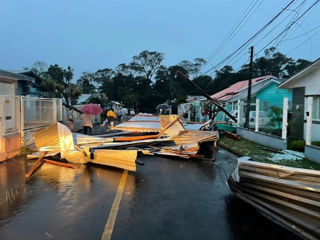 Tempestade em Nova Erechin causa destruição e assusta moradores