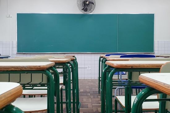Belo Horizonte aprova lei que proíbe uso de pronome neutro em escolas
