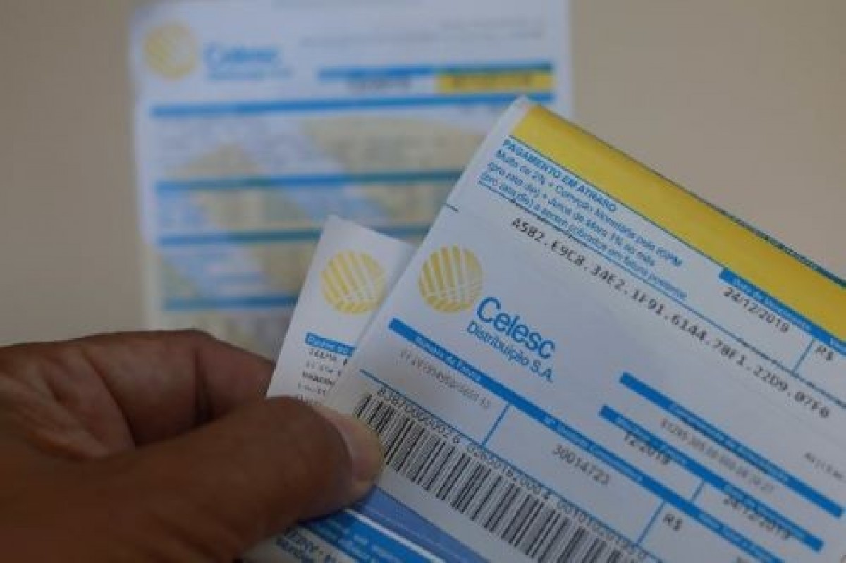 Fatura de energia eletrica - conta de luz da Celesc - Foto Julio Cavalheiro  Arquivo  Secom