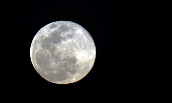 Eclipse lunar acontece neste sábado (28/10) e será visível no Brasil