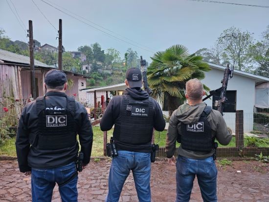Operação em combate à organização criminosa em Palmitos termina com sete presos