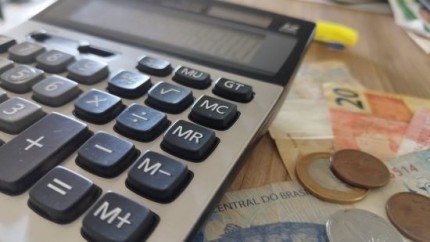 Economia - dinheiro - calculadora - Foto Liane Dietrich