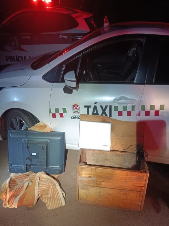 Rapaz é preso após contratar táxi para transportar objetos furtados de residência no Oeste
