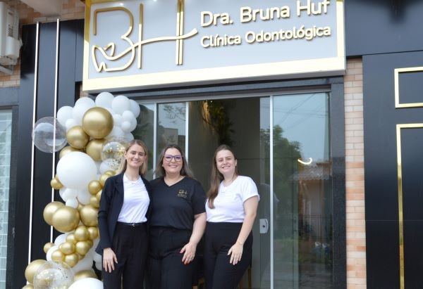Quarto Aniversário da Clínica Odontológica da Dra. Bruna Huf em Cunha Porã