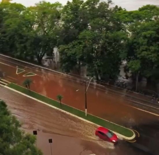 Rio Uruguai ultrapassa 12 metros e balsa é interditada no Oeste de SC