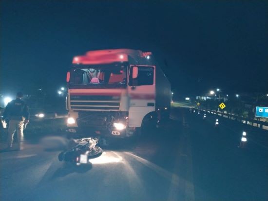 Motociclista perde a vida ao colidir frontalmente contra caminhão na BR-282, no Oeste