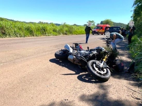 Acidente envolvendo duas motocicletas deixa três pessoas feridas na SC-496 em Descanso