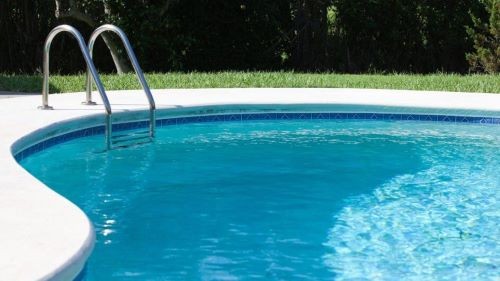 Criança de 3 anos morre após se afogar em piscina no Oeste de SC