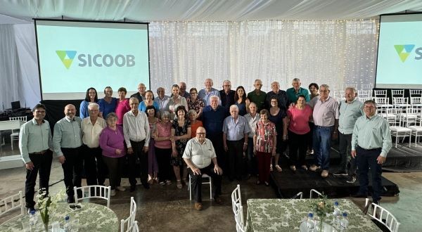 Sicoob Credial completa 39 anos de fundação e realiza homenagem para sócios fundadores