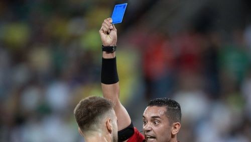 Cartão azul seria introduzido no futebol profissional; Fifa nega