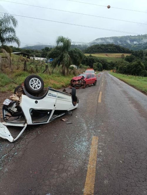 Grave acidente entre carros deixa feridos no Oeste de Santa Catarina