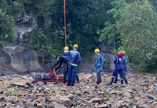 Corpo de homem desaparecido é encontrado preso em galhos dentro do Rio Iracema em Maravilha