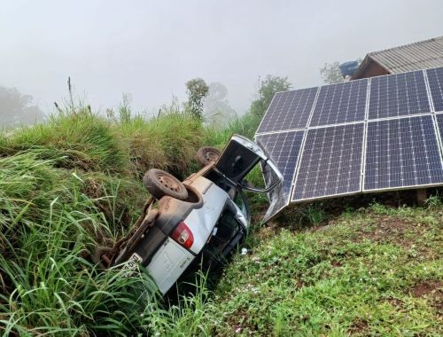 Homem é resgatado quase oito horas após se envolver em acidente no interior de Itapiranga