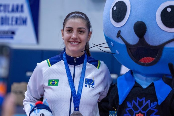 Aline Grinwald é destaque como auxiliar técnica de Futsal Feminino da Seleção Brasileira de Surdos