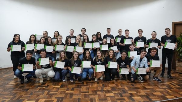 Sicredi Conexão realiza formatura do programa Líder Jovem
