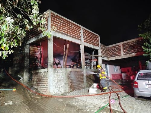 Residência em Maravilha é atingida por incêndio 