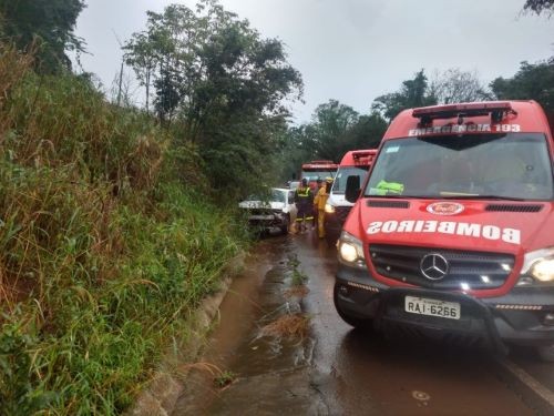 Homens ficam feridos após saída de pista na BR-282 em Maravilha