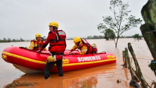 Temporais no RS: sobe para 50 o número de mortos e mais de 180 trechos de rodovias têm bloqueios