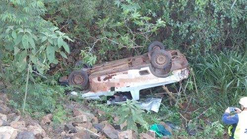 Saída de pista seguida de capotamento é registrada na BR-282 no trevo de Nova Itaberaba 
