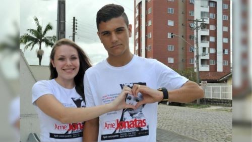 Pais da campanha “AME Jonatas” são presos em Joinville