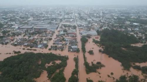 Chuvas afetam 114 municípios e deixam ao menos 10 mortos no RS