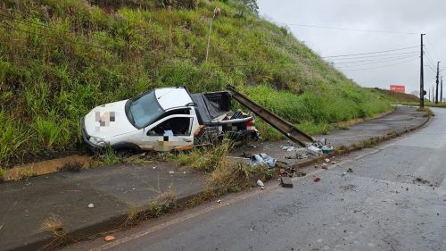 Óleo na pista causa acidente no acesso a Chapecó