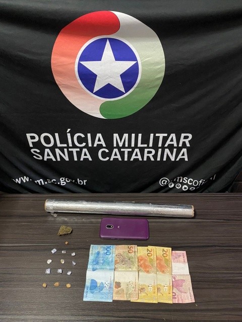 Homem é preso por tráfico de drogas, resistência e desacato em Maravilha