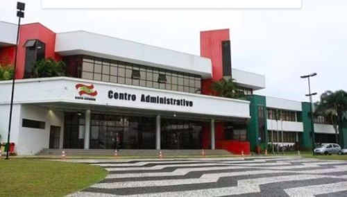 Governador anuncia antecipação de metade do 13º salário dos servidores públicos de SC
