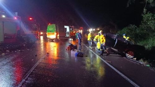 Grave acidente na BR-282 envolvendo carro e caminhão deixa duas vítimas em estado grave no Oeste