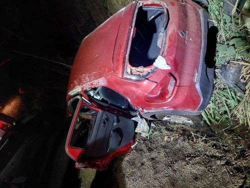 Motorista fica ferido após saída de pista seguida de capotamento na BR-158 em Palmitos