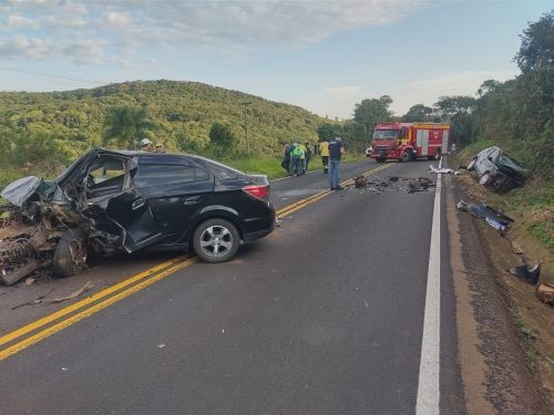 Colisão entre carros deixa duas pessoas mortas no Oeste de SC; Bebê de apenas quatro meses é uma das vítimas