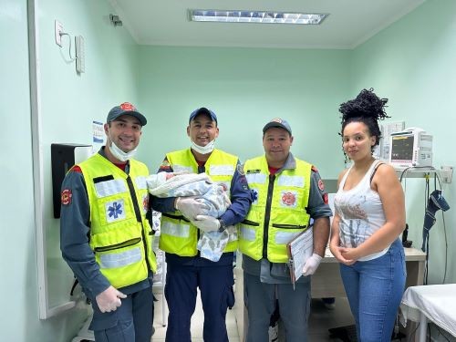 Bombeiros salvam bebê de 23 dias engasgado com leite em Xanxerê