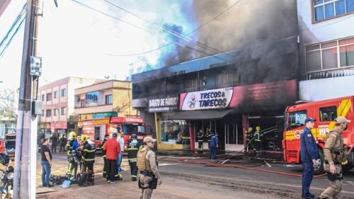 Incêndio de grandes proporções é controlado em SMOeste após três horas de combate