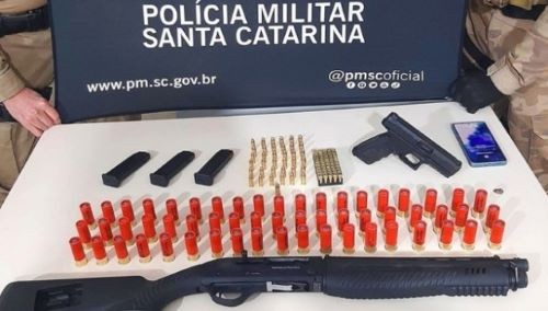 Homem atira para “assustar” crianças e atinge menino de 11 anos em Chapecó