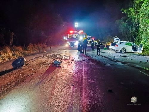 Homem morre e família fica ferida em colisão frontal na BR-282 entre SMOeste e Maravilha