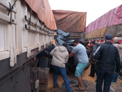 Engavetamento na BR-163 no Paraná deixa ao menos dois mortos e vários feridos