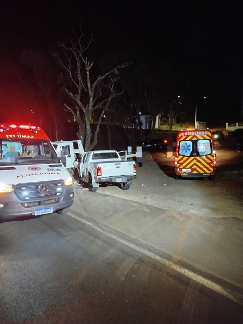  Duas pessoas ficam feridas em colisão entre camionete e guincho na BR-282 em Maravilha