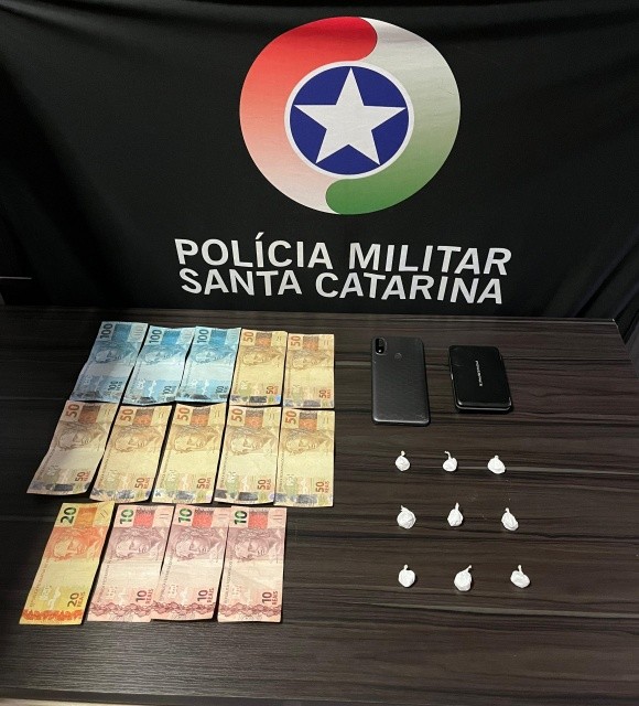  Dois homens são presos e adolescente é apreendida por tráfico de drogas em Maravilha