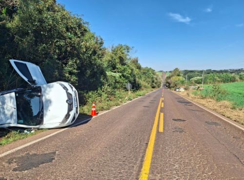 Motorista sai ileso de capotamento na SC-161 no Oeste