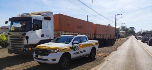 Motorista de caminhão é preso após tentar subornar policiais em Descanso