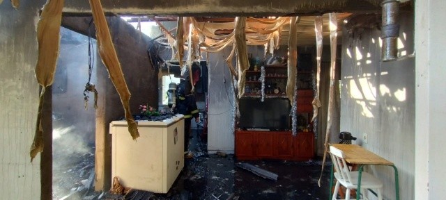 Incêndio consome residência no interior de São João do Oeste