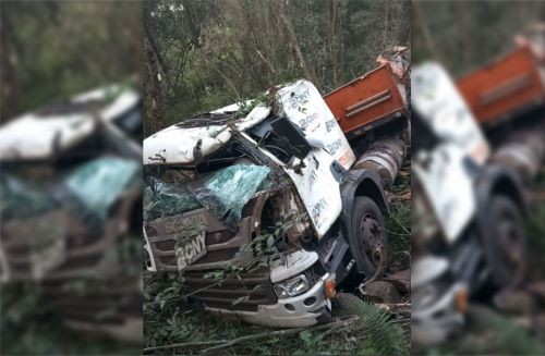 Motorista sai ileso após saída de pista e capotamento na BR-282, no Oeste
