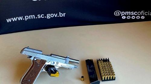 Homem é detido após realizar vários disparos de arma de fogo e ameaçar pessoas, no Oeste