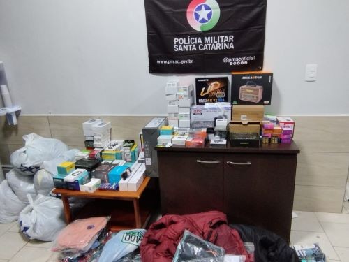 Carro que transportava R$ 40 mil em mercadorias é abordado no Extremo-Oeste catarinense