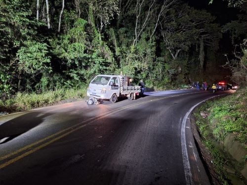 Motociclista morre ao derrapar e sofrer queda na pista no Oeste