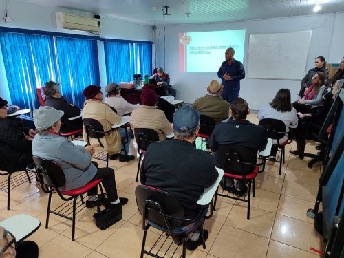 Corpo de Bombeiros Militar de Santa Catarina realiza palestra sobre primeiros socorros para idosos em Cunha Porã