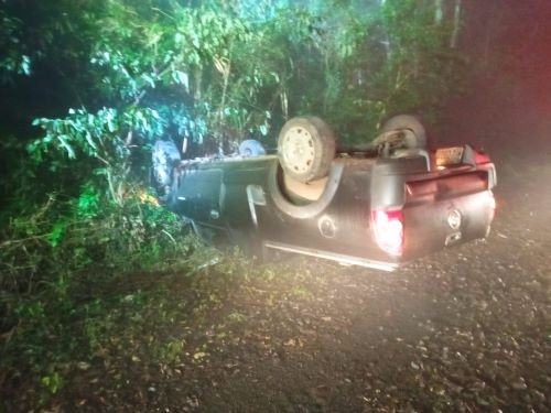 Saída de pistas seguida de capotamento deixa uma pessoa ferida na SC-283 em Palmitos