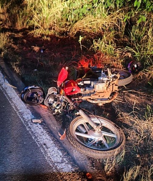 Motociclista embriagado colide contra traseira de caminhão na BR-158 em Cunha Porã